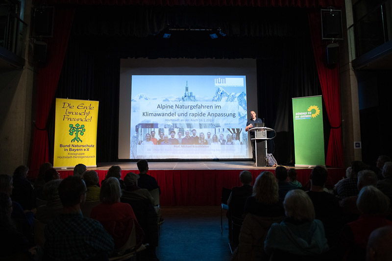 Prof. Michael Krautblatter hielt einen spannenden Vortrag über alpine Naturgefahren im Klimawandel und die Auswirkung auf Menschen bis weit über den Alpenraum hinaus.